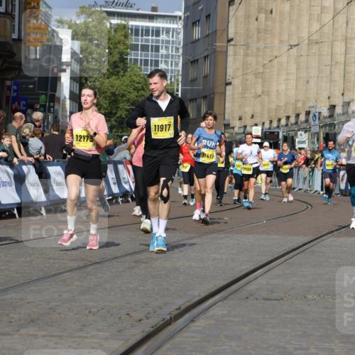 13.09.2026 - 21. swb-Marathon Bremen Strokosch-Dieckow http://msf.ph/oto/10385742 13.09.2026 11:07:28 Ziel 10156, 10360, 11100, 11246, 11257, 11393, 11439, 11600, 11684, 11696, 11759, 11822, 11823, 12255, 10138, 10279, 10280, 10363, 10364, 10501, 10505, 10580, 10595, 10907, 10935, 11037, 11223, 11643, 11899, 11924, 11934, 12167, 12168, 12194, 12277, 12307, 12419, 12509 meine-sportfotos.de