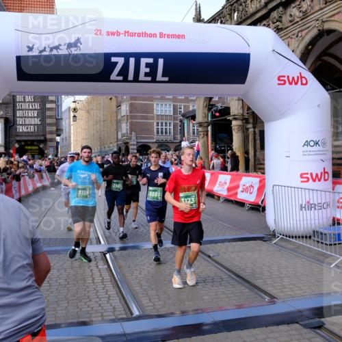 13.09.2026 - 21. swb-Marathon Bremen Tim E. http://msf.ph/oto/10385771 13.09.2026 13:23:51 Ziel 135, 672, 2371, 2409, 2485, 2490, 2560, 2627, 3078, 3138, 3173, 3531, 3642, 3856, 3861, 3939, 5908, 6157, 6843, 6848, 6923, 8095, 8560, 8863, 9088, 9196 meine-sportfotos.de