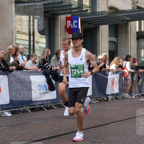 13.09.2026 - 21. swb-Marathon Bremen Strokosch-Dieckow http://msf.ph/oto/10385783 13.09.2026 12:52:35 Ziel 417, 553, 2100, 7244, 8077, 8729, 9522, 525, 959, 1357, 1507, 7768 meine-sportfotos.de