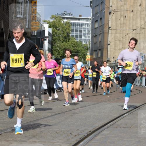 13.09.2026 - 21. swb-Marathon Bremen Strokosch-Dieckow http://msf.ph/oto/10385804 13.09.2026 11:07:30 Ziel 10156, 10360, 10488, 11100, 11123, 11246, 11393, 11439, 11600, 11684, 11696, 11759, 11822, 11823, 12255, 12266, 10138, 10279, 10280, 10363, 10364, 10501, 10505, 10580, 10595, 10830, 10907, 10935, 11037, 11223, 11643, 11899, 11924, 11934, 12097, 12167, 12168, 12194, 12277, 12307, 12419, 12509 meine-sportfotos.de