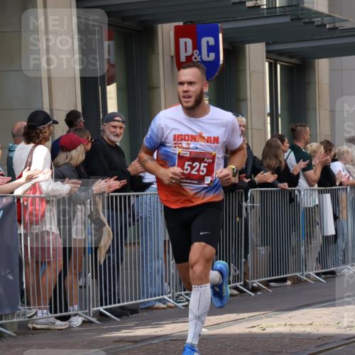 13.09.2026 - 21. swb-Marathon Bremen Strokosch-Dieckow http://msf.ph/oto/10385817 13.09.2026 12:52:43 Ziel 417, 2100, 2585, 7244, 7650, 8077, 9522, 525, 553, 7244, 7768, 8729 meine-sportfotos.de