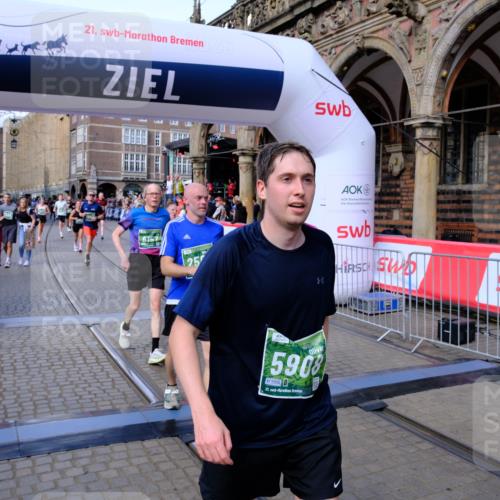 13.09.2026 - 21. swb-Marathon Bremen Tim E. http://msf.ph/oto/10385823 13.09.2026 13:24:02 Ziel 135, 2288, 2485, 2490, 2517, 2560, 2627, 3138, 3642, 3856, 4601, 4671, 5011, 5116, 5231, 5908, 6157, 6332, 6648, 6843, 7216, 7357, 7475, 8051, 8052, 8095, 8290, 8560, 10115, 13197 meine-sportfotos.de