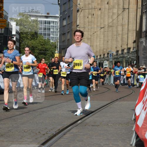 13.09.2026 - 21. swb-Marathon Bremen Strokosch-Dieckow http://msf.ph/oto/10385838 13.09.2026 11:07:32 Ziel 10156, 10205, 10360, 10488, 11100, 11123, 11246, 11393, 11439, 11600, 11684, 11696, 11759, 11822, 11823, 11917, 12020, 12173, 12255, 12266, 12536, 10279, 10280, 10363, 10364, 10505, 10580, 10595, 10661, 10830, 10871, 10907, 10935, 11037, 11223, 11515, 11643, 11899, 11924, 11934, 12097, 12167, 12168, 12194, 12307, 12419, 12509 meine-sportfotos.de