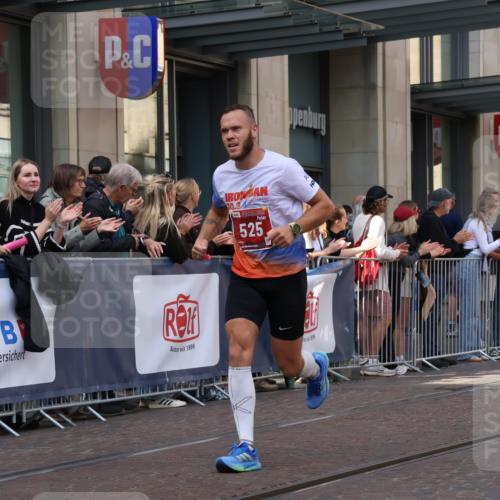 13.09.2026 - 21. swb-Marathon Bremen Strokosch-Dieckow http://msf.ph/oto/10385840 13.09.2026 12:52:44 Ziel 417, 2100, 2585, 7650, 8077, 9522, 525, 553, 7244, 7768, 8729 meine-sportfotos.de