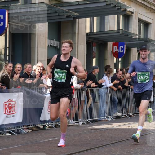 13.09.2026 - 21. swb-Marathon Bremen Strokosch-Dieckow http://msf.ph/oto/10385898 13.09.2026 12:52:47 Ziel 417, 2585, 2670, 7650, 8077, 8081, 9522, 525, 553, 2100, 7244, 7768, 8729 meine-sportfotos.de