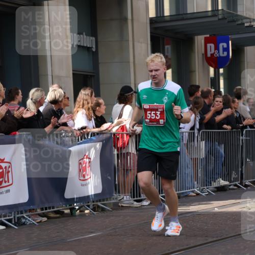 13.09.2026 - 21. swb-Marathon Bremen Strokosch-Dieckow http://msf.ph/oto/10385963 13.09.2026 12:52:55 Ziel 2585, 2670, 7650, 8081, 417, 553, 2100, 7244, 8077, 8729, 9522 meine-sportfotos.de