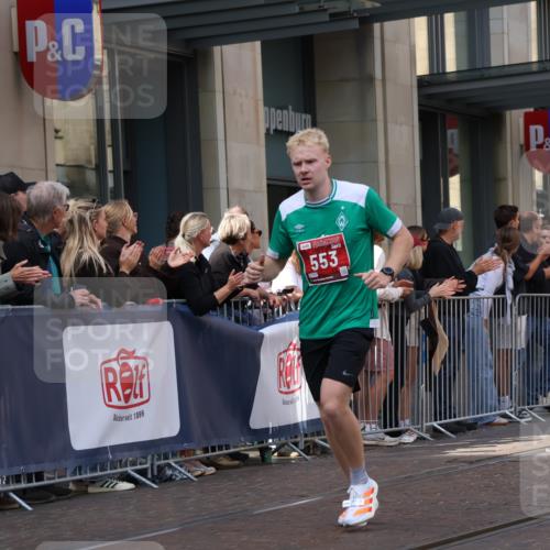 13.09.2026 - 21. swb-Marathon Bremen Strokosch-Dieckow http://msf.ph/oto/10385969 13.09.2026 12:52:56 Ziel 2585, 2670, 7650, 8081, 417, 553, 2100, 7244, 8077, 8729, 9522 meine-sportfotos.de