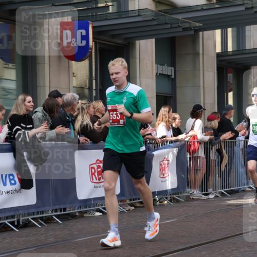 13.09.2026 - 21. swb-Marathon Bremen Strokosch-Dieckow http://msf.ph/oto/10385979 13.09.2026 12:52:56 Ziel 2585, 2670, 7650, 8081, 417, 553, 2100, 7244, 8077, 8729, 9522 meine-sportfotos.de