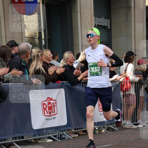 13.09.2026 - 21. swb-Marathon Bremen Strokosch-Dieckow http://msf.ph/oto/10385993 13.09.2026 12:52:57 Ziel 2585, 2670, 7650, 8081, 417, 553, 2100, 7244, 8077, 8729, 9522 meine-sportfotos.de