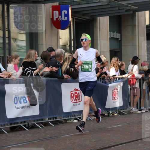13.09.2026 - 21. swb-Marathon Bremen Strokosch-Dieckow http://msf.ph/oto/10386000 13.09.2026 12:52:57 Ziel 2585, 2670, 7650, 8081, 417, 553, 2100, 7244, 8077, 8729, 9522 meine-sportfotos.de