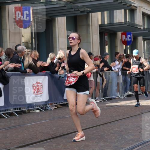 13.09.2026 - 21. swb-Marathon Bremen Strokosch-Dieckow http://msf.ph/oto/10386077 13.09.2026 12:53:02 Ziel 2352, 2585, 2670, 3080, 7650, 8081, 417, 553, 2100, 7244, 8077, 8729, 9522 meine-sportfotos.de