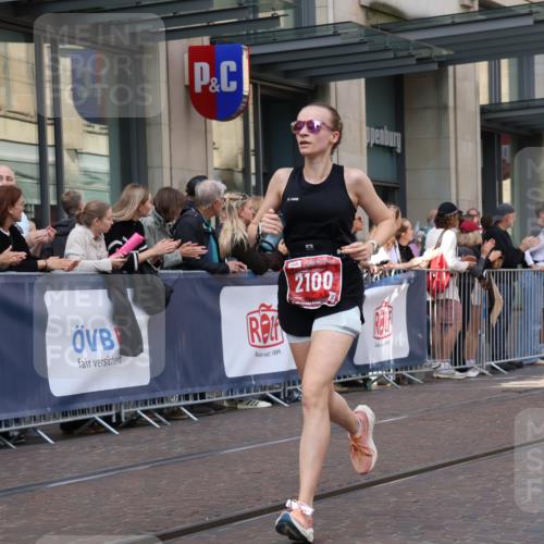 13.09.2026 - 21. swb-Marathon Bremen Strokosch-Dieckow http://msf.ph/oto/10386085 13.09.2026 12:53:02 Ziel 2352, 2585, 2670, 3080, 7650, 8081, 417, 553, 2100, 7244, 8077, 8729, 9522 meine-sportfotos.de