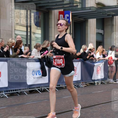 13.09.2026 - 21. swb-Marathon Bremen Strokosch-Dieckow http://msf.ph/oto/10386092 13.09.2026 12:53:02 Ziel 2352, 2585, 2670, 3080, 7650, 8081, 417, 553, 2100, 7244, 8077, 8729, 9522 meine-sportfotos.de