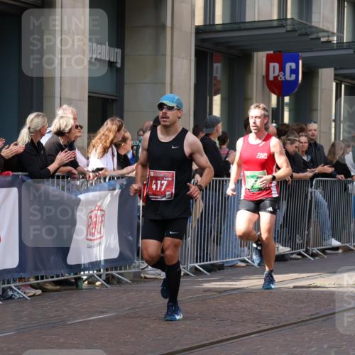 13.09.2026 - 21. swb-Marathon Bremen Strokosch-Dieckow http://msf.ph/oto/10386099 13.09.2026 12:53:03 Ziel 2352, 2585, 2670, 3080, 7650, 8081, 417, 553, 2100, 7244, 8077, 8729, 9522 meine-sportfotos.de