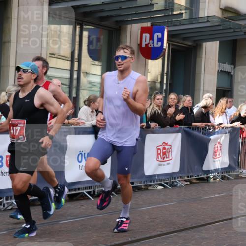 13.09.2026 - 21. swb-Marathon Bremen Strokosch-Dieckow http://msf.ph/oto/10386149 13.09.2026 12:53:05 Ziel 2352, 2585, 2670, 3080, 3606, 7650, 8081, 417, 553, 2100, 7244, 7650, 8077, 8729, 9522 meine-sportfotos.de