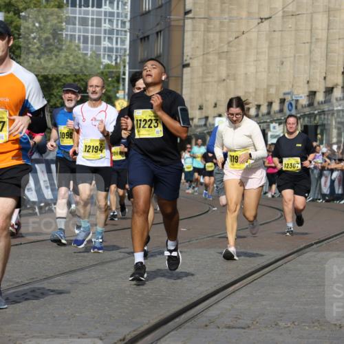 13.09.2026 - 21. swb-Marathon Bremen Strokosch-Dieckow http://msf.ph/oto/10386151 13.09.2026 11:07:46 Ziel 10138, 10205, 10279, 10280, 10488, 10501, 10505, 10695, 10748, 11123, 11246, 11417, 11759, 11767, 11865, 11899, 11917, 12020, 12173, 12210, 12266, 12277, 12419, 12536, 10139, 10660, 10661, 10674, 10937, 11044, 11378, 11833, 12024, 12031, 12066, 12511, 12512 meine-sportfotos.de