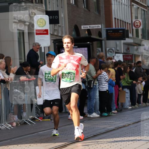 13.09.2026 - 21. swb-Marathon Bremen Strokosch-Dieckow http://msf.ph/oto/10386172 13.09.2026 12:53:16 Ziel 272, 1089, 1168, 1606, 2352, 3080, 3606, 2585, 2670, 7650, 8077, 8081, 9522 meine-sportfotos.de
