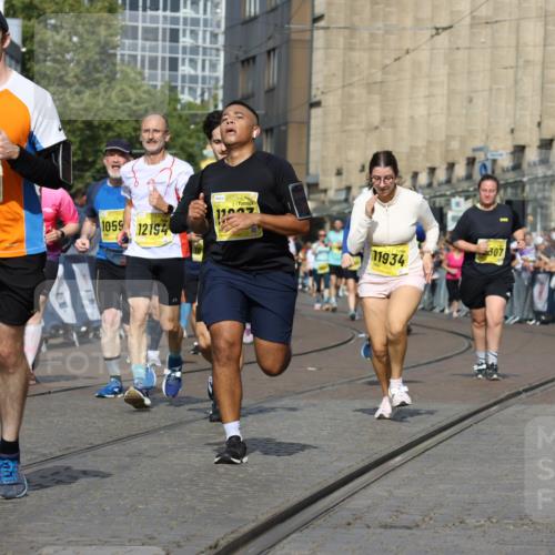 13.09.2026 - 21. swb-Marathon Bremen Strokosch-Dieckow http://msf.ph/oto/10386173 13.09.2026 11:07:46 Ziel 10138, 10205, 10279, 10280, 10488, 10501, 10505, 10695, 10748, 11123, 11246, 11417, 11759, 11767, 11865, 11899, 11917, 12020, 12173, 12210, 12266, 12277, 12419, 12536, 10139, 10660, 10661, 10674, 10937, 11044, 11378, 11833, 12024, 12031, 12066, 12511, 12512 meine-sportfotos.de