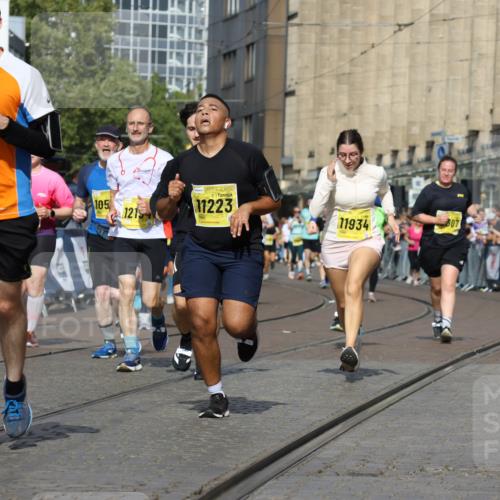 13.09.2026 - 21. swb-Marathon Bremen Strokosch-Dieckow http://msf.ph/oto/10386182 13.09.2026 11:07:46 Ziel 10138, 10205, 10279, 10280, 10488, 10501, 10505, 10695, 10748, 11123, 11246, 11417, 11759, 11767, 11865, 11899, 11917, 12020, 12173, 12210, 12266, 12277, 12419, 12536, 10139, 10660, 10661, 10674, 10937, 11044, 11378, 11833, 12024, 12031, 12066, 12511, 12512 meine-sportfotos.de