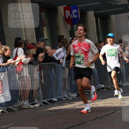 13.09.2026 - 21. swb-Marathon Bremen Strokosch-Dieckow http://msf.ph/oto/10386204 13.09.2026 12:53:17 Ziel 272, 1089, 1168, 1606, 2352, 3080, 3606, 2585, 2670, 7650, 8077, 8081, 9522 meine-sportfotos.de