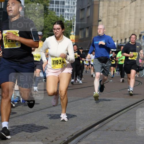 13.09.2026 - 21. swb-Marathon Bremen Strokosch-Dieckow http://msf.ph/oto/10386209 13.09.2026 11:07:48 Ziel 10138, 10205, 10279, 10280, 10363, 10364, 10488, 10501, 10505, 10580, 10695, 10748, 10907, 11123, 11223, 11417, 11767, 11865, 11899, 11917, 11924, 11934, 12020, 12167, 12168, 12173, 12210, 12266, 12277, 12419, 12536, 10139, 10660, 10674, 11044, 11378, 11404, 11833, 11958, 12024, 12031, 12066, 12511, 12512 meine-sportfotos.de