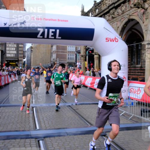 13.09.2026 - 21. swb-Marathon Bremen Tim E. http://msf.ph/oto/10386227 13.09.2026 13:25:20 Ziel 972, 1080, 1166, 1264, 1436, 1448, 2322, 2761, 3105, 4091, 4113, 4507, 4918, 4973, 6079, 6360, 6544, 6943, 7409, 7854, 8245, 8853, 9073, 9152, 9360, 9493, 13088 meine-sportfotos.de