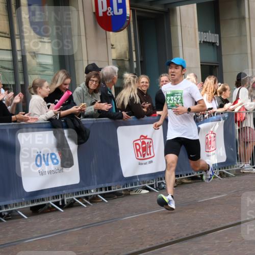 13.09.2026 - 21. swb-Marathon Bremen Strokosch-Dieckow http://msf.ph/oto/10386253 13.09.2026 12:53:19 Ziel 272, 1089, 1168, 1606, 2352, 3080, 3606, 13212, 2585, 2670, 7650, 8081 meine-sportfotos.de