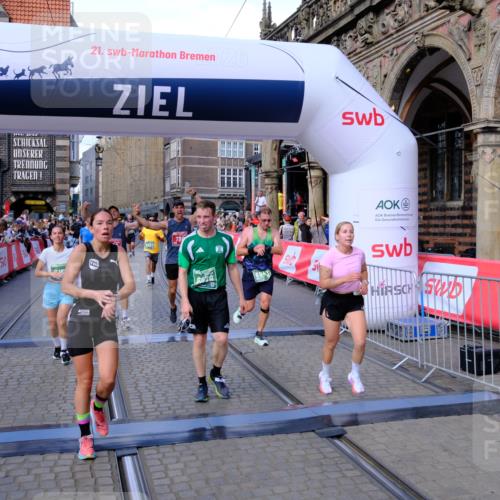 13.09.2026 - 21. swb-Marathon Bremen Tim E. http://msf.ph/oto/10386271 13.09.2026 13:25:21 Ziel 972, 1080, 1166, 1264, 1436, 1448, 2322, 2761, 3105, 4091, 4113, 4507, 4918, 4973, 6079, 6360, 6544, 6943, 7409, 7854, 8245, 9073, 9152, 9360, 9493, 13088 meine-sportfotos.de