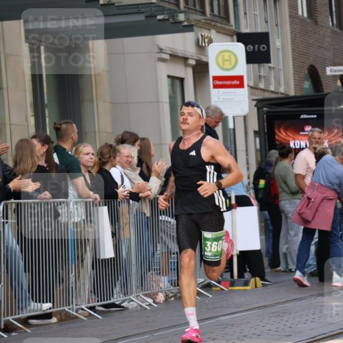 13.09.2026 - 21. swb-Marathon Bremen Strokosch-Dieckow http://msf.ph/oto/10386288 13.09.2026 12:53:20 Ziel 272, 1089, 1168, 1606, 2352, 3080, 3606, 13212, 2585, 2670, 7650, 8081 meine-sportfotos.de
