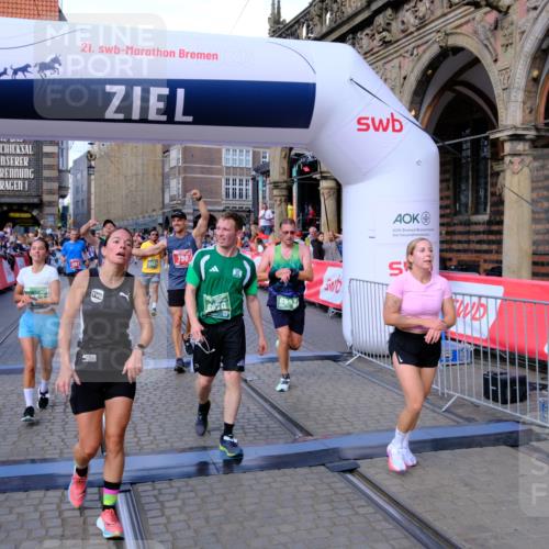 13.09.2026 - 21. swb-Marathon Bremen Tim E. http://msf.ph/oto/10386291 13.09.2026 13:25:21 Ziel 972, 1080, 1166, 1264, 1436, 1448, 2322, 2761, 3105, 4091, 4113, 4507, 4918, 4973, 6079, 6360, 6544, 6943, 7409, 7854, 8245, 9073, 9152, 9360, 9493, 13088 meine-sportfotos.de