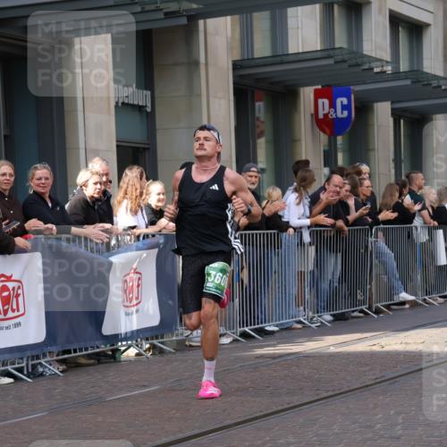 13.09.2026 - 21. swb-Marathon Bremen Strokosch-Dieckow http://msf.ph/oto/10386327 13.09.2026 12:53:22 Ziel 272, 1089, 1168, 1606, 2352, 3080, 3606, 13212, 2585, 2670, 7650, 8081 meine-sportfotos.de