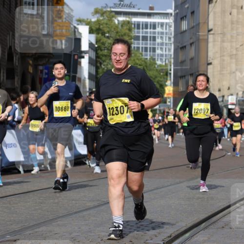 13.09.2026 - 21. swb-Marathon Bremen Strokosch-Dieckow http://msf.ph/oto/10386332 13.09.2026 11:07:53 Ziel 10138, 10279, 10280, 10363, 10364, 10501, 10505, 10580, 10595, 10695, 10748, 10907, 10935, 11223, 11417, 11643, 11767, 11865, 11899, 11924, 11934, 12167, 12168, 12194, 12210, 12277, 12419, 12509, 10139, 10404, 10493, 10660, 10767, 10859, 11044, 11378, 11404, 11659, 11831, 11833, 11958, 12031, 12066, 12160, 12248, 12384, 12389 meine-sportfotos.de