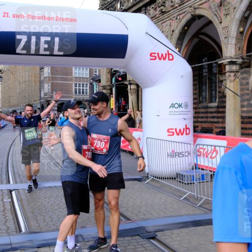 13.09.2026 - 21. swb-Marathon Bremen Tim E. http://msf.ph/oto/10386333 13.09.2026 13:25:27 Ziel 1080, 1119, 1166, 1264, 1436, 1448, 2322, 3105, 3187, 4091, 4113, 4459, 4507, 4918, 6113, 6943, 7306, 7326, 8245, 9036, 9073, 9152, 9360, 9493, 9563, 13088 meine-sportfotos.de