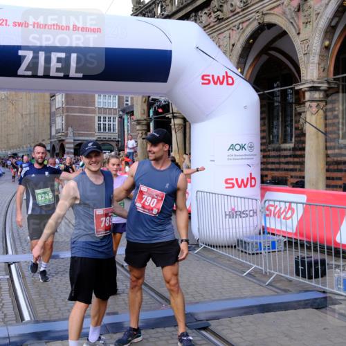 13.09.2026 - 21. swb-Marathon Bremen Tim E. http://msf.ph/oto/10386353 13.09.2026 13:25:27 Ziel 1080, 1119, 1166, 1264, 1436, 1448, 2322, 3105, 3187, 4091, 4113, 4459, 4507, 4918, 6113, 6943, 7306, 7326, 8245, 9036, 9073, 9152, 9360, 9493, 9563, 13088 meine-sportfotos.de