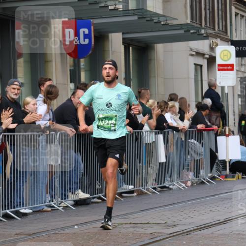 13.09.2026 - 21. swb-Marathon Bremen Strokosch-Dieckow http://msf.ph/oto/10386378 13.09.2026 12:53:36 Ziel 272, 5160, 6112, 13212, 1089, 1168, 1606, 2352, 2670, 3080, 3606, 8081 meine-sportfotos.de