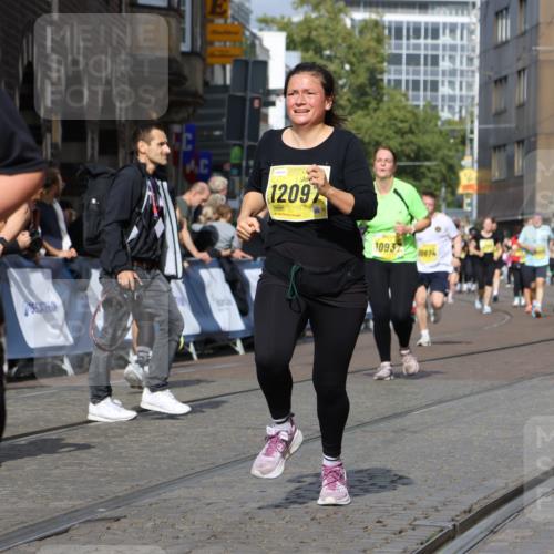 13.09.2026 - 21. swb-Marathon Bremen Strokosch-Dieckow http://msf.ph/oto/10386381 13.09.2026 11:07:55 Ziel 10138, 10279, 10280, 10363, 10364, 10501, 10505, 10580, 10595, 10695, 10907, 10935, 11037, 11223, 11643, 11767, 11899, 11924, 11934, 12167, 12168, 12194, 12210, 12277, 12307, 12419, 12509, 10139, 10404, 10493, 10767, 10859, 11044, 11378, 11404, 11659, 11831, 11833, 11958, 12031, 12066, 12160, 12248, 12384, 12389 meine-sportfotos.de