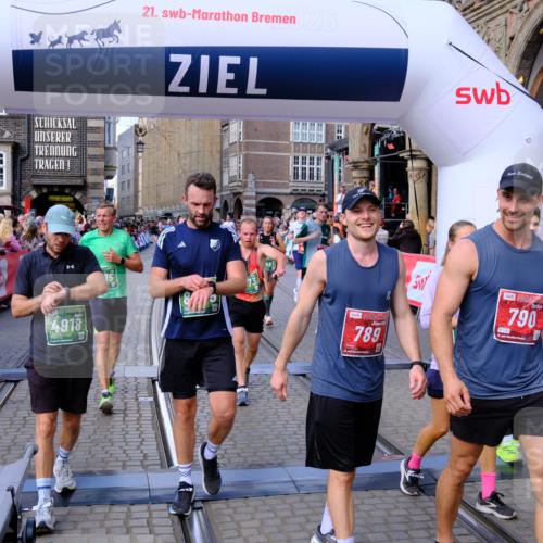 13.09.2026 - 21. swb-Marathon Bremen Tim E. http://msf.ph/oto/10386390 13.09.2026 13:25:28 Ziel 1080, 1119, 1166, 1264, 1436, 1448, 2046, 2322, 3105, 3168, 3187, 4091, 4294, 4459, 4507, 4918, 6113, 6943, 7306, 7326, 8245, 9036, 9073, 9360, 9493, 9563, 13088 meine-sportfotos.de
