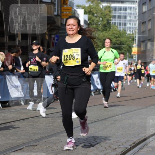13.09.2026 - 21. swb-Marathon Bremen Strokosch-Dieckow http://msf.ph/oto/10386418 13.09.2026 11:07:55 Ziel 10138, 10279, 10280, 10363, 10364, 10501, 10505, 10580, 10595, 10695, 10907, 10935, 11037, 11223, 11643, 11767, 11899, 11924, 11934, 12167, 12168, 12194, 12210, 12277, 12307, 12419, 12509, 10139, 10404, 10493, 10767, 10859, 11044, 11378, 11404, 11659, 11831, 11833, 11958, 12031, 12066, 12160, 12248, 12384, 12389 meine-sportfotos.de