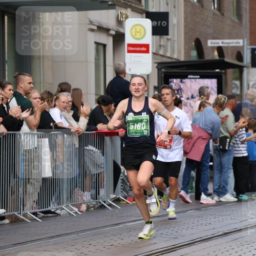 13.09.2026 - 21. swb-Marathon Bremen Strokosch-Dieckow http://msf.ph/oto/10386435 13.09.2026 12:53:40 Ziel 272, 1256, 1629, 5160, 6112, 9617, 13212, 1089, 1168, 1606, 2352, 3080, 3606 meine-sportfotos.de