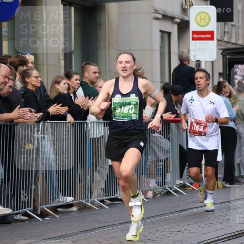 13.09.2026 - 21. swb-Marathon Bremen Strokosch-Dieckow http://msf.ph/oto/10386443 13.09.2026 12:53:41 Ziel 272, 1256, 1629, 5160, 6112, 9399, 9617, 13212, 272, 1089, 1168, 1606, 2352, 3080, 3606 meine-sportfotos.de