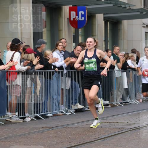 13.09.2026 - 21. swb-Marathon Bremen Strokosch-Dieckow http://msf.ph/oto/10386461 13.09.2026 12:53:41 Ziel 272, 1256, 1629, 5160, 6112, 9399, 9617, 13212, 272, 1089, 1168, 1606, 2352, 3080, 3606 meine-sportfotos.de
