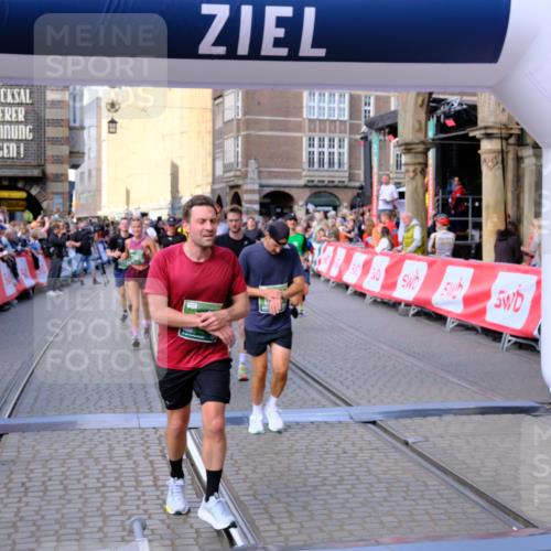 13.09.2026 - 21. swb-Marathon Bremen Tim E. http://msf.ph/oto/10386471 13.09.2026 13:25:39 Ziel 260, 1119, 1436, 1650, 1658, 2046, 3168, 3187, 4294, 4459, 5814, 6113, 6380, 7252, 7306, 7326, 8357, 8695, 8769, 9036, 9299, 9460, 9468, 9563, 13025 meine-sportfotos.de