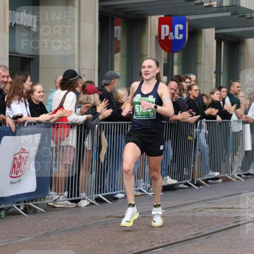 13.09.2026 - 21. swb-Marathon Bremen Strokosch-Dieckow http://msf.ph/oto/10386475 13.09.2026 12:53:42 Ziel 1256, 1629, 5160, 6112, 9399, 9617, 13212, 272, 1089, 1168, 1606, 2352, 3080, 3606 meine-sportfotos.de
