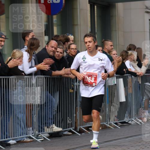 13.09.2026 - 21. swb-Marathon Bremen Strokosch-Dieckow http://msf.ph/oto/10386490 13.09.2026 12:53:43 Ziel 1256, 1629, 5160, 6112, 9399, 9617, 13212, 272, 1089, 1168, 1606, 2352, 3080, 3606 meine-sportfotos.de