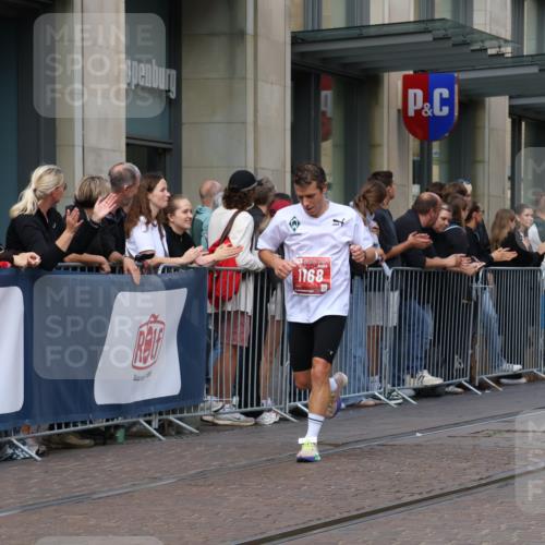 13.09.2026 - 21. swb-Marathon Bremen Strokosch-Dieckow http://msf.ph/oto/10386519 13.09.2026 12:53:44 Ziel 1256, 1629, 5160, 6112, 9399, 9617, 13212, 272, 1089, 1168, 1606, 2352, 3080, 3606, 13212 meine-sportfotos.de