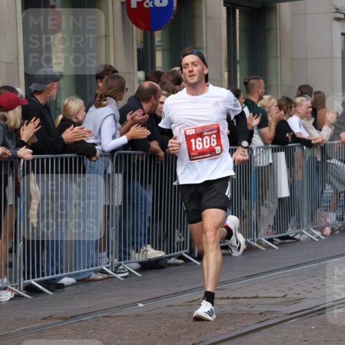 13.09.2026 - 21. swb-Marathon Bremen Strokosch-Dieckow http://msf.ph/oto/10386527 13.09.2026 12:53:50 Ziel 1256, 1629, 6112, 9399, 9617, 272, 1089, 1168, 1606, 2352, 3606, 5160, 13212 meine-sportfotos.de