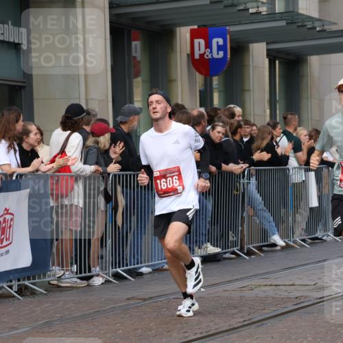 13.09.2026 - 21. swb-Marathon Bremen Strokosch-Dieckow http://msf.ph/oto/10386535 13.09.2026 12:53:50 Ziel 1256, 1629, 6112, 9399, 9617, 272, 1089, 1168, 1606, 2352, 3606, 5160, 13212 meine-sportfotos.de