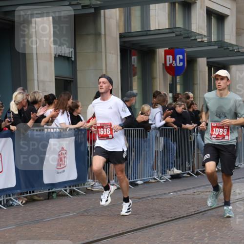 13.09.2026 - 21. swb-Marathon Bremen Strokosch-Dieckow http://msf.ph/oto/10386543 13.09.2026 12:53:50 Ziel 1256, 1629, 6112, 9399, 9617, 272, 1089, 1168, 1606, 2352, 3606, 5160, 13212 meine-sportfotos.de