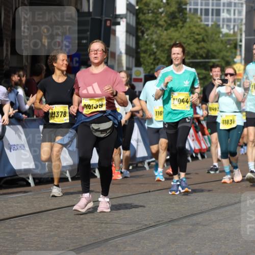 13.09.2026 - 21. swb-Marathon Bremen Strokosch-Dieckow http://msf.ph/oto/10386547 13.09.2026 11:08:06 Ziel 10363, 10364, 10580, 10595, 10660, 10661, 10674, 10830, 10871, 10907, 10935, 10937, 11037, 11223, 11515, 11643, 11924, 11934, 12024, 12097, 12167, 12168, 12194, 12307, 12509, 12511, 12512, 10135, 10188, 10793, 10851, 10859, 11032, 11263, 11509, 12315, 12325, 12384 meine-sportfotos.de