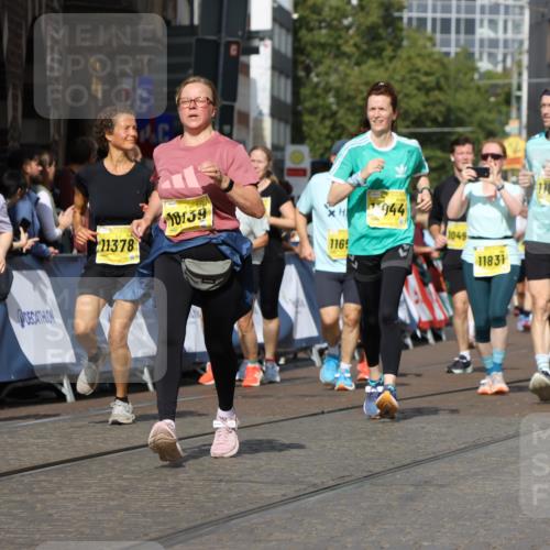 13.09.2026 - 21. swb-Marathon Bremen Strokosch-Dieckow http://msf.ph/oto/10386555 13.09.2026 11:08:06 Ziel 10363, 10364, 10580, 10595, 10660, 10661, 10674, 10830, 10871, 10907, 10935, 10937, 11037, 11223, 11515, 11643, 11924, 11934, 12024, 12097, 12167, 12168, 12194, 12307, 12509, 12511, 12512, 10135, 10188, 10793, 10851, 10859, 11032, 11263, 11509, 12315, 12325, 12384 meine-sportfotos.de